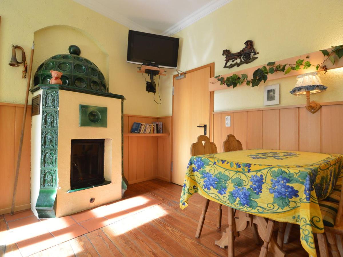 Classy Holiday Home In Uerzig Near Forest Chambre photo