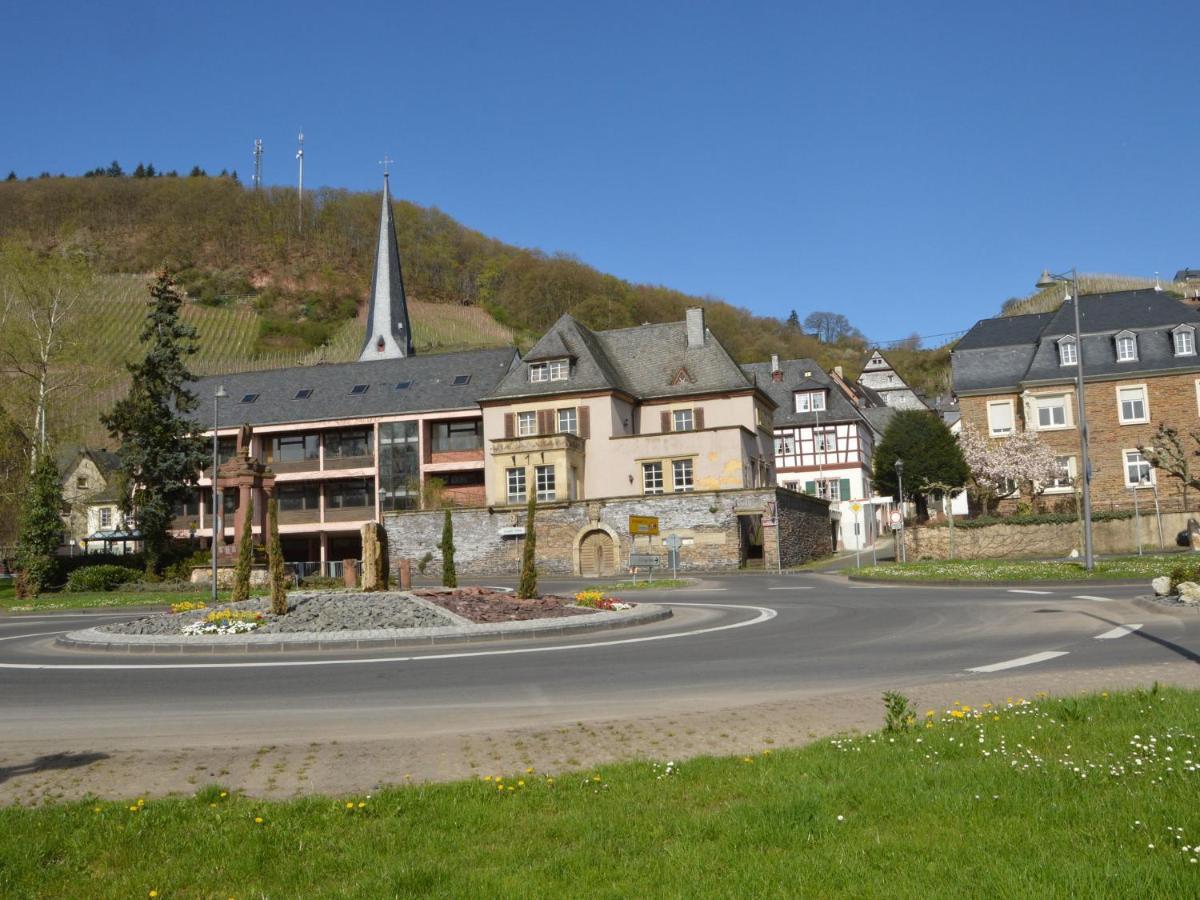 Classy Holiday Home In Uerzig Near Forest Chambre photo