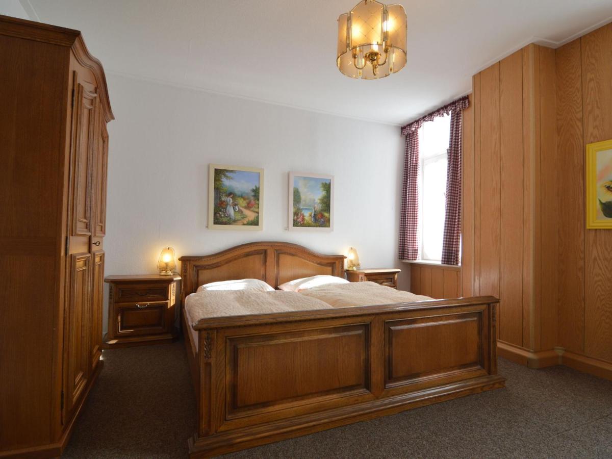 Classy Holiday Home In Uerzig Near Forest Chambre photo