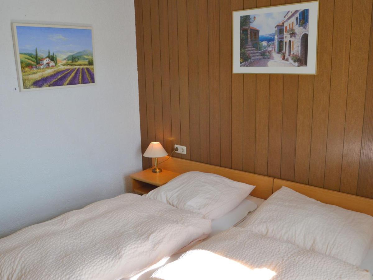 Classy Holiday Home In Uerzig Near Forest Chambre photo