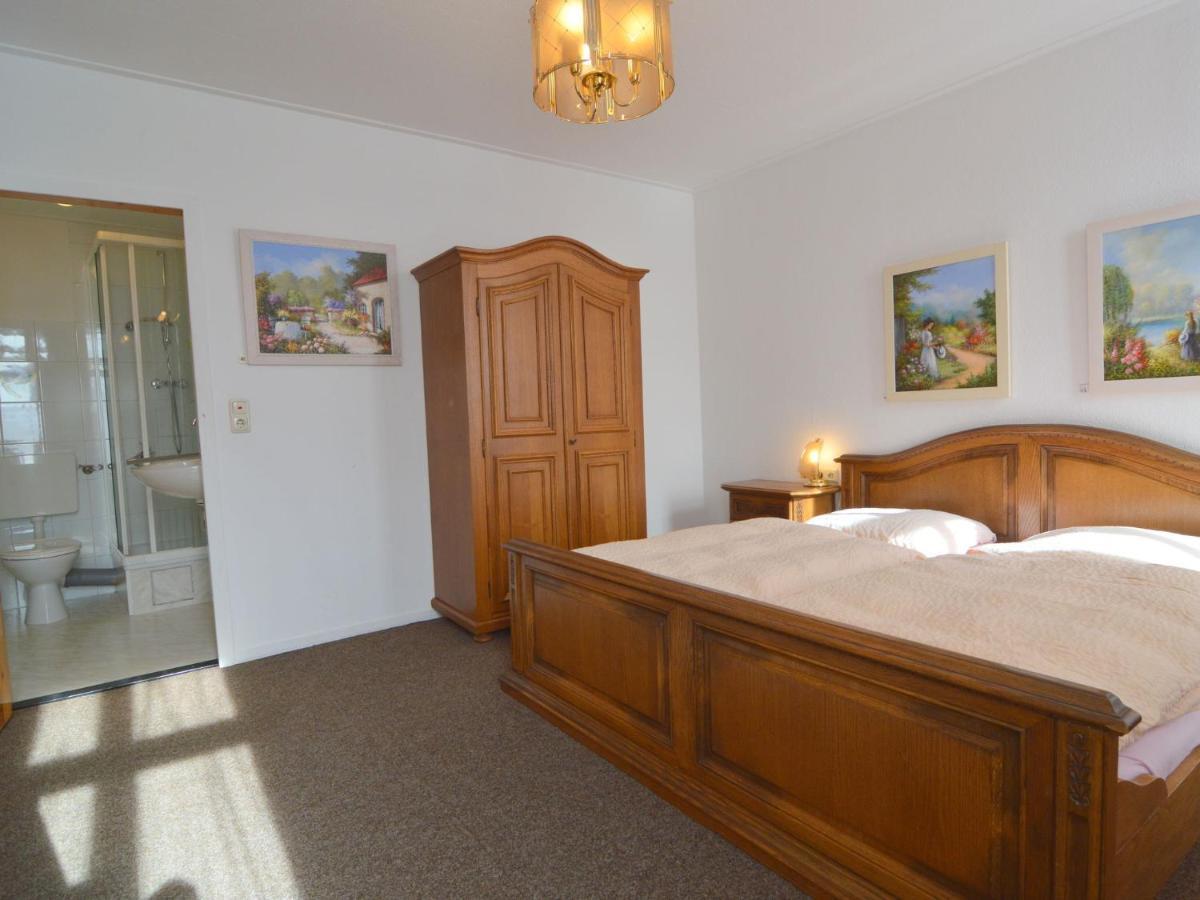 Classy Holiday Home In Uerzig Near Forest Chambre photo